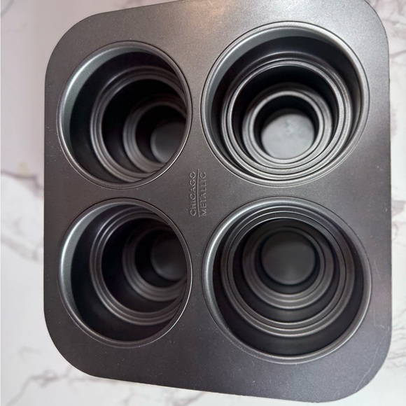 Non-Stick Gray Tiered Cake Pan Set - Picture 2 of 4